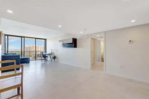 Condo in Aventura, Florida, 2 bedrooms  № 2090693 - photo 12