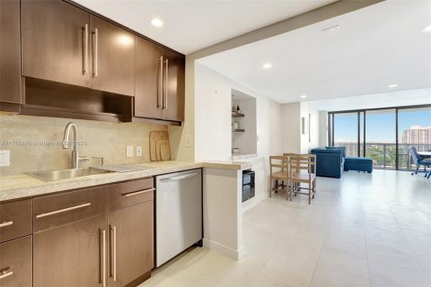 Condo in Aventura, Florida, 2 bedrooms  № 2090693 - photo 21