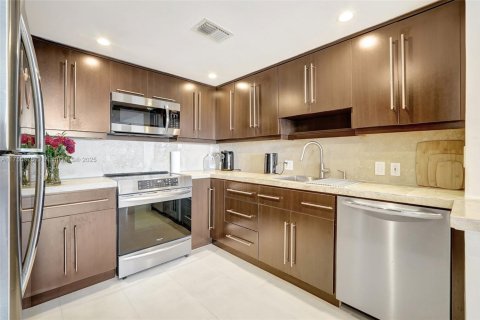 Condo in Aventura, Florida, 2 bedrooms  № 2090693 - photo 20