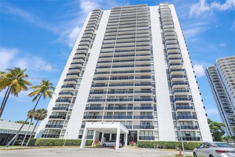 Condo in Aventura, Florida, 2 bedrooms  № 2090693 - photo 8