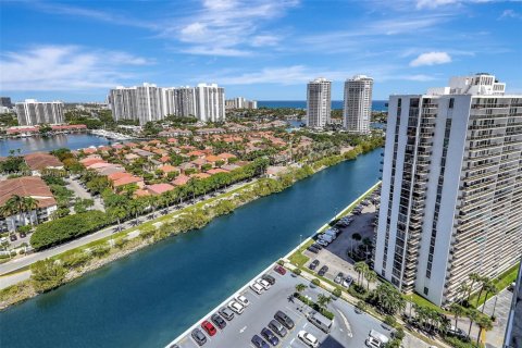 Condo in Aventura, Florida, 2 bedrooms  № 2090693 - photo 2