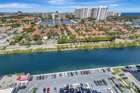 Condo in Aventura, Florida, 2 bedrooms  № 2090693 - photo 4