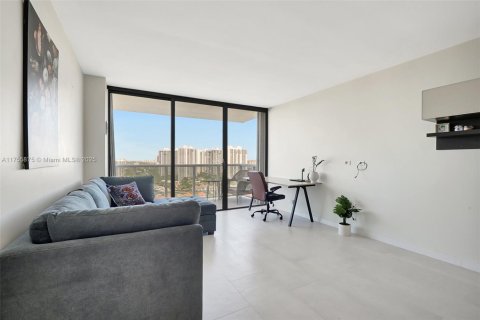 Condo in Aventura, Florida, 2 bedrooms  № 2090693 - photo 15