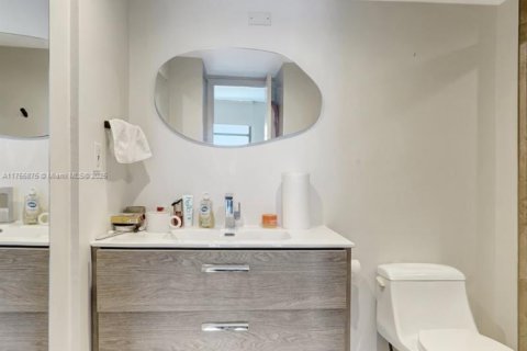 Condo in Aventura, Florida, 2 bedrooms  № 2090693 - photo 26