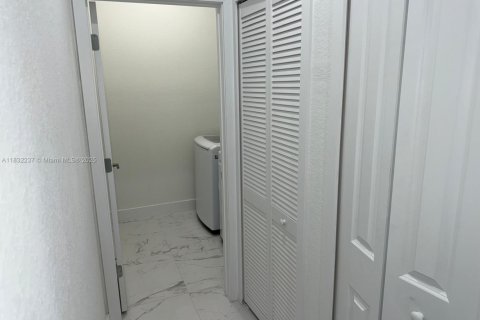 House in Homestead, Florida 4 bedrooms, 211.82 sq.m. № 1977582 - photo 15