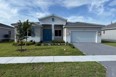 House in Homestead, Florida 4 bedrooms, 211.82 sq.m. № 1977582 - photo 1