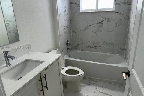 House in Homestead, Florida 4 bedrooms, 211.82 sq.m. № 1977582 - photo 10