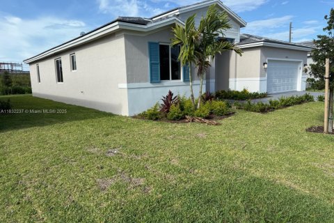 House in Homestead, Florida 4 bedrooms, 211.82 sq.m. № 1977582 - photo 2