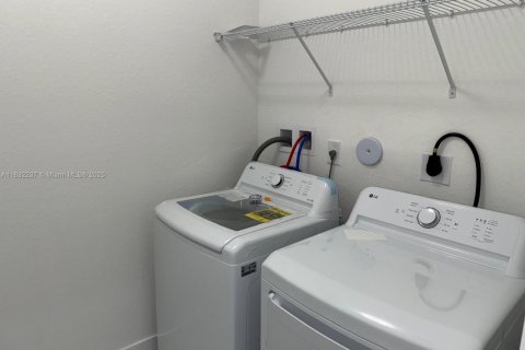 House in Homestead, Florida 4 bedrooms, 211.82 sq.m. № 1977582 - photo 16