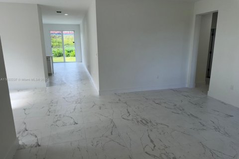 House in Homestead, Florida 4 bedrooms, 211.82 sq.m. № 1977582 - photo 4