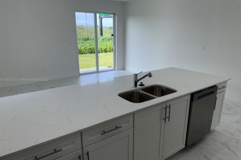 House in Homestead, Florida 4 bedrooms, 211.82 sq.m. № 1977582 - photo 6