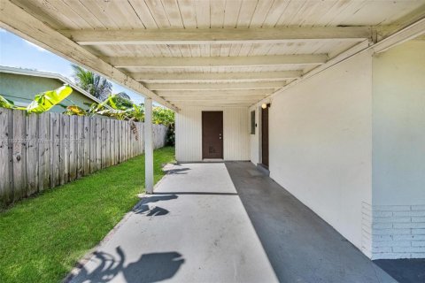 Villa ou maison à vendre à Lauderhill, Floride: 3 chambres, 93.65 m2 № 1945956 - photo 21