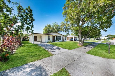 Villa ou maison à vendre à Lauderhill, Floride: 3 chambres, 93.65 m2 № 1945956 - photo 1
