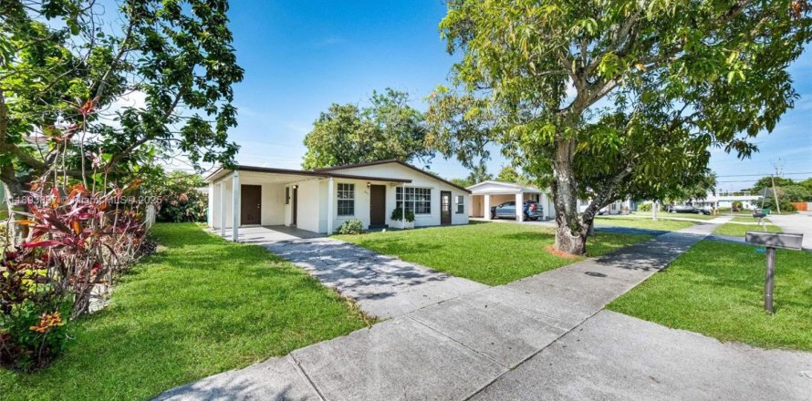 Villa ou maison à Lauderhill, Floride 3 chambres, 93.65 m2 № 1945956