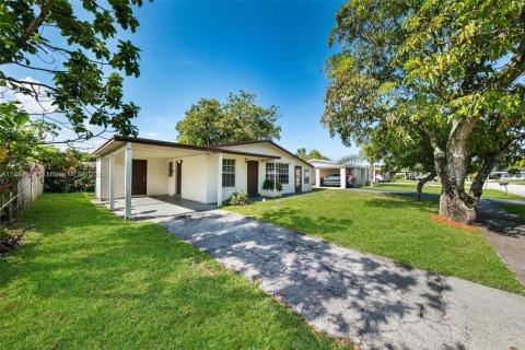 Villa ou maison à vendre à Lauderhill, Floride: 3 chambres, 93.65 m2 № 1945956 - photo 4