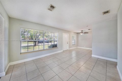 Villa ou maison à vendre à Lauderhill, Floride: 3 chambres, 93.65 m2 № 1945956 - photo 17