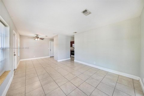 Villa ou maison à vendre à Lauderhill, Floride: 3 chambres, 93.65 m2 № 1945956 - photo 16