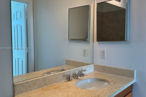 Copropriété à louer à Miami, Floride: 2 chambres, 77.02 m2 № 1982245 - photo 19
