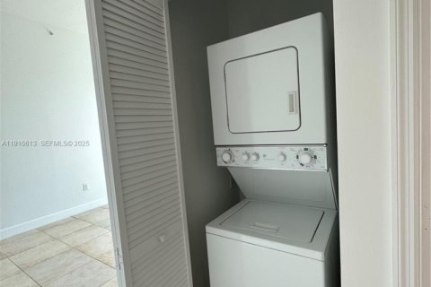 Copropriété à louer à Miami, Floride: 2 chambres, 77.02 m2 № 1982245 - photo 16