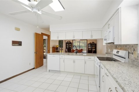 Villa ou maison à vendre à Lake Mary, Floride: 4 chambres, 262.26 m2 № 2416859 - photo 15