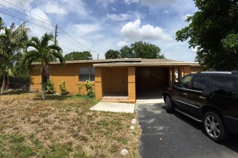 House in Fort Lauderdale, Florida 3 bedrooms, 116.31 sq.m. № 2242005