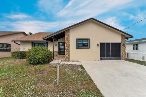 Villa ou maison à Dania Beach, Floride 3 chambres, 166.11 m2 № 2295423