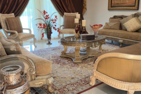 Villa ou maison à vendre à Homestead, Floride: 4 chambres, 301.56 m2 № 2191747 - photo 15