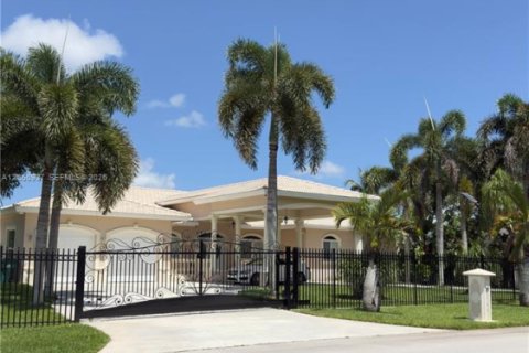 Villa ou maison à Homestead, Floride 4 chambres, 301.56 m2 № 2191747