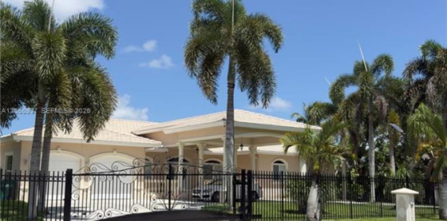 Villa ou maison à Homestead, Floride 4 chambres, 301.56 m2 № 2191747