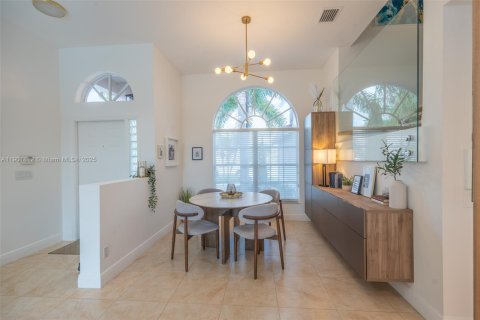 Villa ou maison à louer à Miramar, Floride: 4 chambres, 205.59 m2 № 1953957 - photo 13