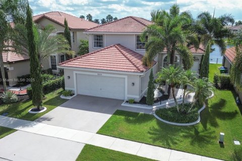Villa ou maison à louer à Miramar, Floride: 4 chambres, 205.59 m2 № 1953957 - photo 1