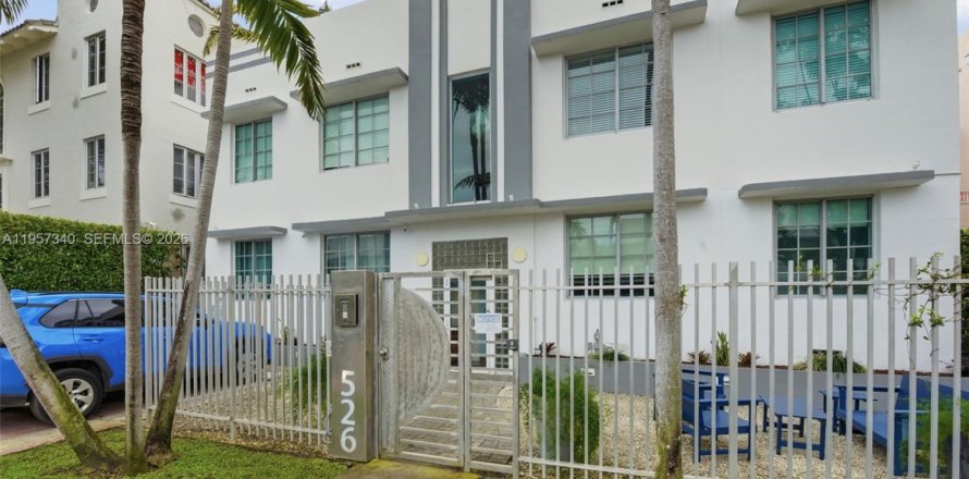 Кондоминиум с 1 спальней в Майами-Бич, Флорида № 2020074