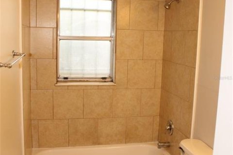 Villa ou maison à louer à Apopka, Floride: 3 chambres, 95.22 m2 № 2418898 - photo 10