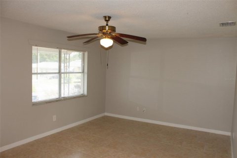 Villa ou maison à louer à Apopka, Floride: 3 chambres, 95.22 m2 № 2418898 - photo 2