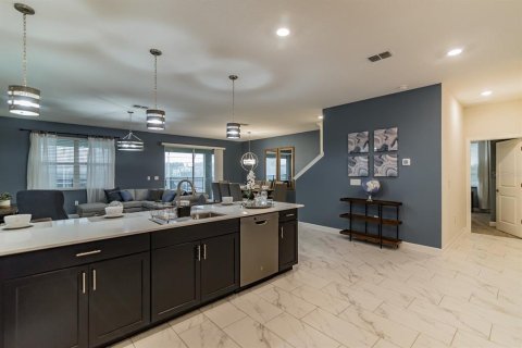House in Davenport, Florida 8 bedrooms, 364.36 sq.m. № 1053342 - photo 4