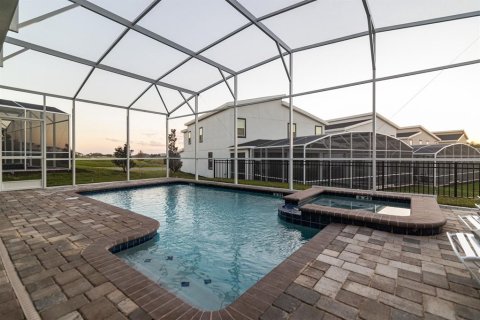 House in Davenport, Florida 8 bedrooms, 364.36 sq.m. № 1053342 - photo 15