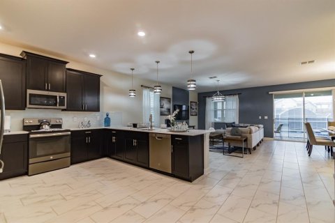 House in Davenport, Florida 8 bedrooms, 364.36 sq.m. № 1053342 - photo 8