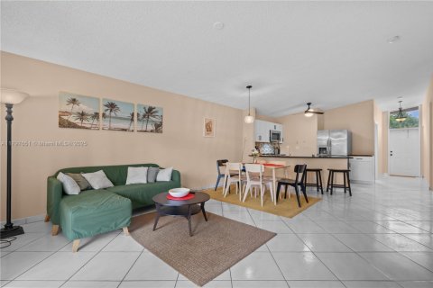 Condo in Sunrise, Florida, 3 bedrooms  № 1682682 - photo 16