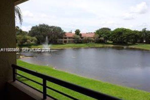 Condo in Coconut Creek, Florida, 1 bedroom  № 2050486 - photo 10