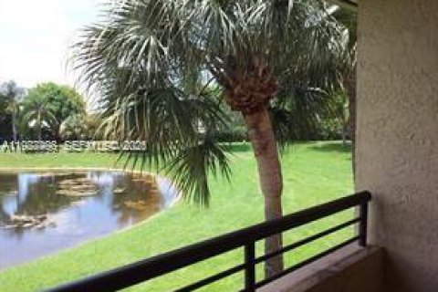 Condo in Coconut Creek, Florida, 1 bedroom  № 2050486 - photo 9