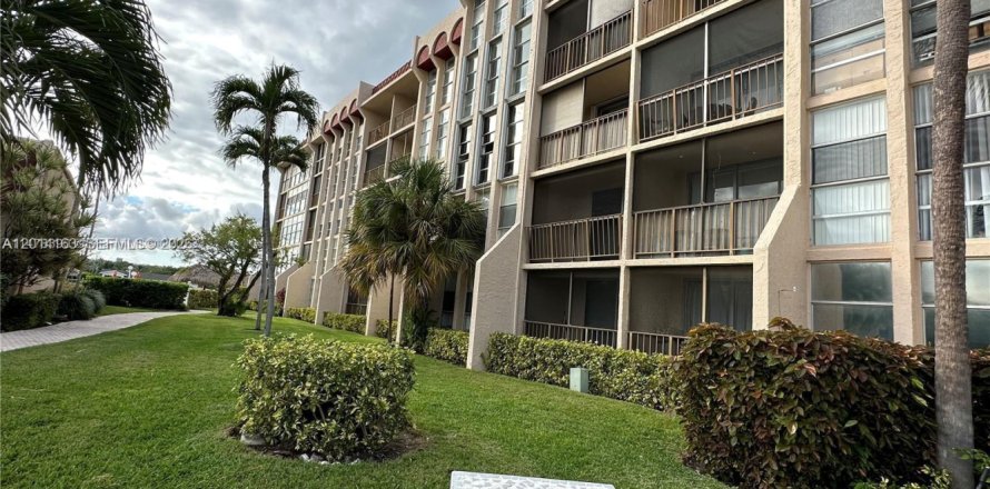 Condominio en Hallandale Beach, Florida, 2 dormitorios  № 2076200