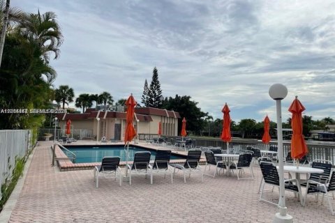 Condominio en venta en Hallandale Beach, Florida, 2 dormitorios, 102.19 m2 № 2076200 - foto 12