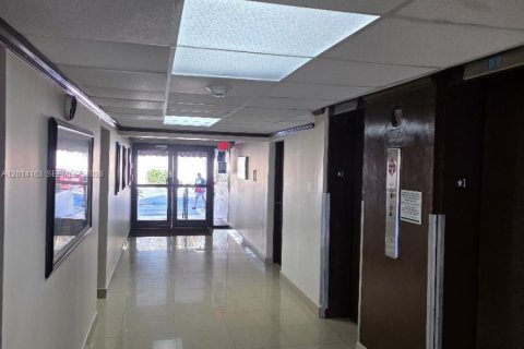 Condominio en venta en Hallandale Beach, Florida, 2 dormitorios, 102.19 m2 № 2076200 - foto 7
