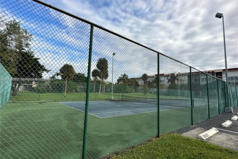 Condominio en venta en Hallandale Beach, Florida, 2 dormitorios, 102.19 m2 № 2076200 - foto 10