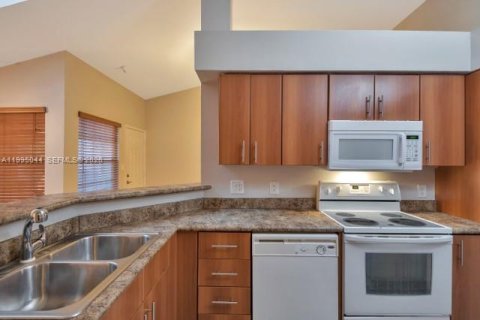 Снять в аренду кондоминиум в Делрей-Бич, Флорида 1 спальня, 52.03м2, № 2062577 - фото 9