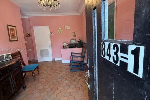 Casa en alquiler en Miami, Florida, 3 dormitorios, 227.61 m2 № 2251934 - foto 2