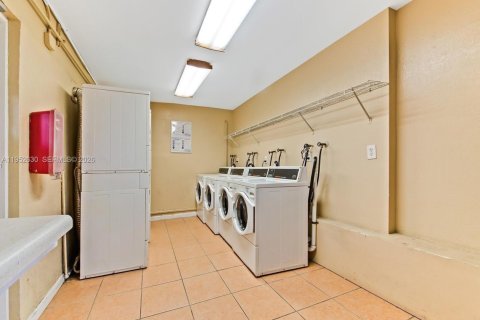 Condominio en alquiler en Plantation, Florida, 2 dormitorios, 94.85 m2 № 2027615 - foto 19