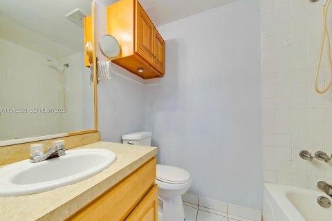 Condominio en alquiler en Plantation, Florida, 2 dormitorios, 94.85 m2 № 2027615 - foto 12