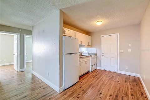 Duplex in Tampa, Florida 4 bedrooms, 120.4 sq.m. № 2431204 - photo 9