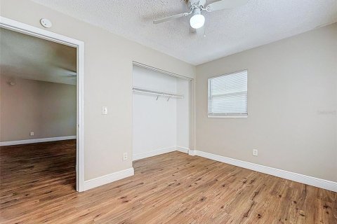 Duplex in Tampa, Florida 4 bedrooms, 120.4 sq.m. № 2431204 - photo 15